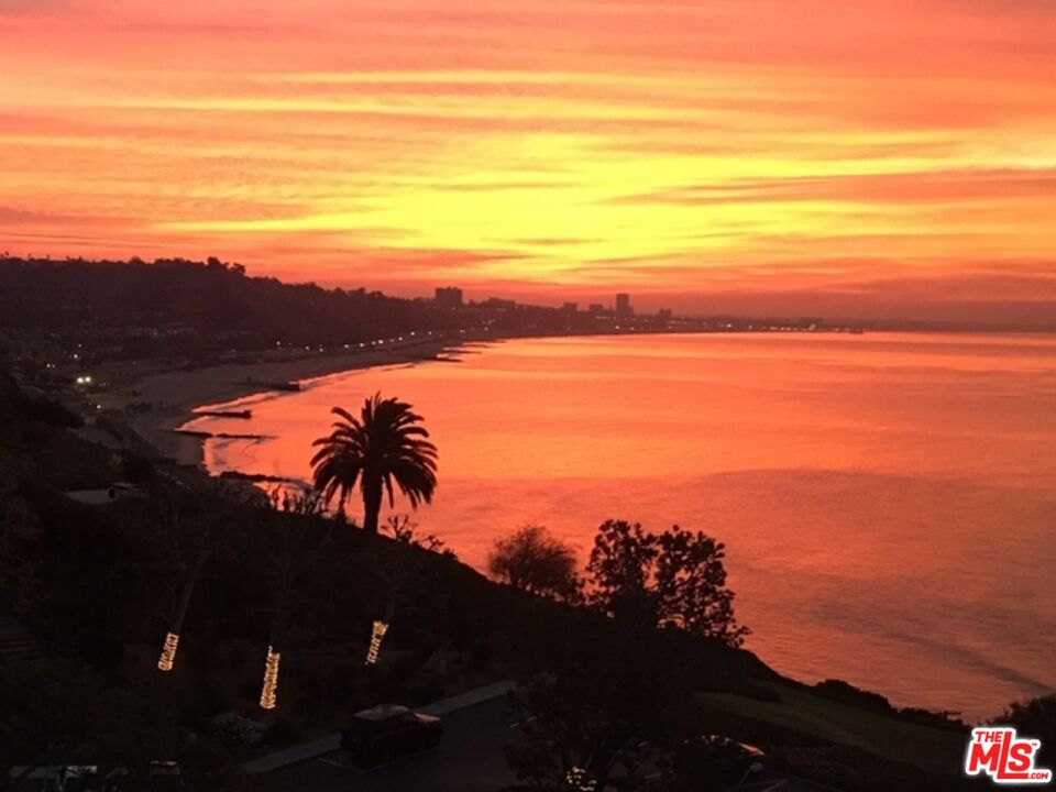 17350 Sunset Boulevard, Unit PH2 Pacific Palisades, CA 90272 - Photo 29 of 36