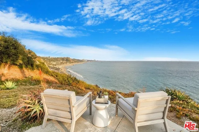 $1,175,888 | 17350 Sunset Boulevard, Unit PH2, Pacific Palisades, CA 90272