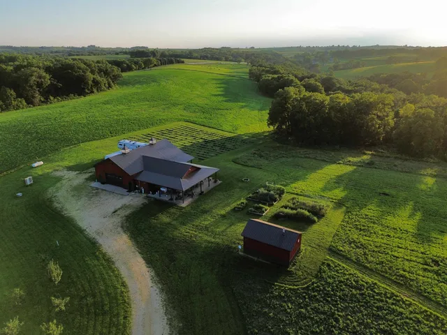 $899,900 | 5320 Sunny Ridge Road, Mineral Point, WI 53565