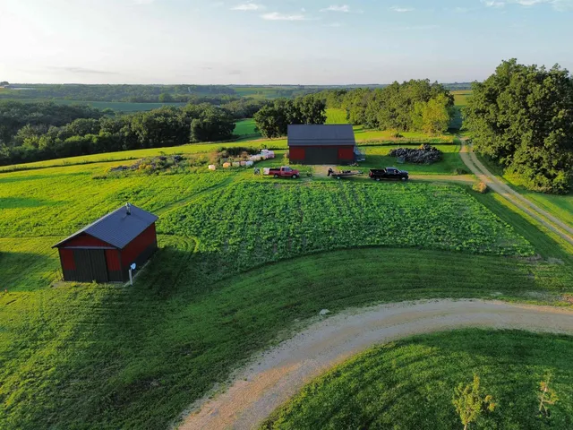 $899,900 | 5320 Sunny Ridge Road, Mineral Point, WI 53565