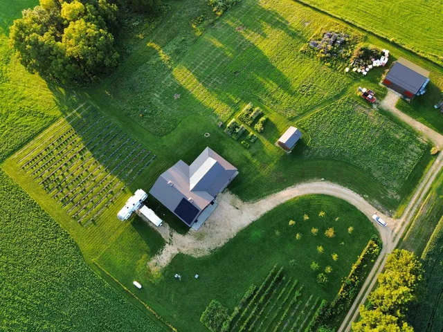 $899,900 | 5320 Sunny Ridge Road, Mineral Point, WI 53565