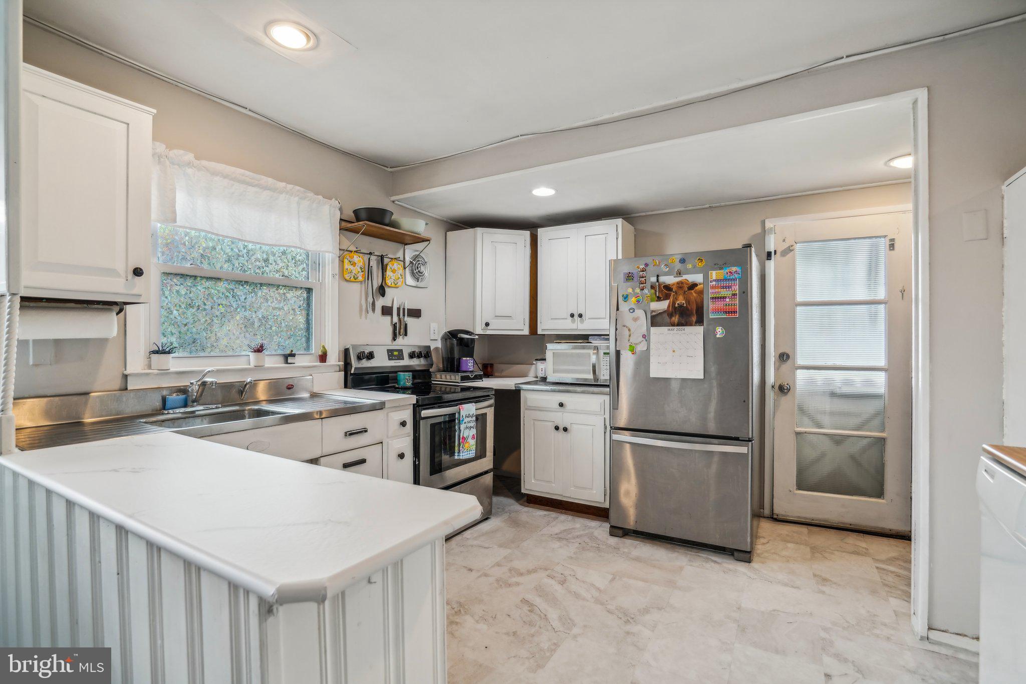 127 Elderberry Drive Levittown, PA 19054 - Photo 14 of 36