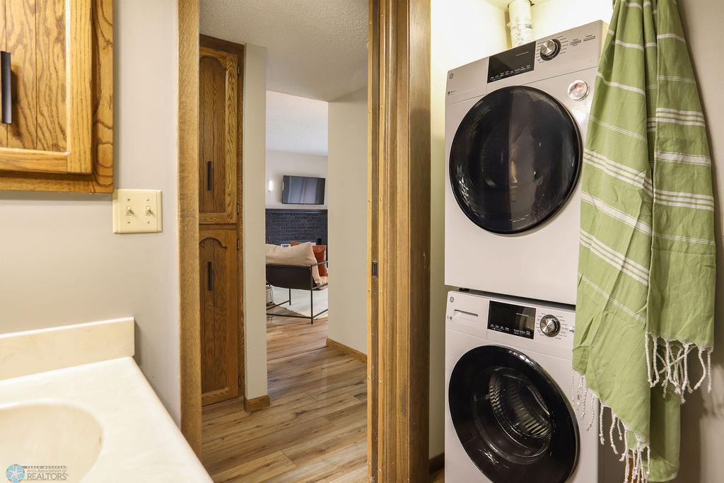 220 8th Street South, Unit B2 Fargo, ND 58103 - Photo 15 of 31