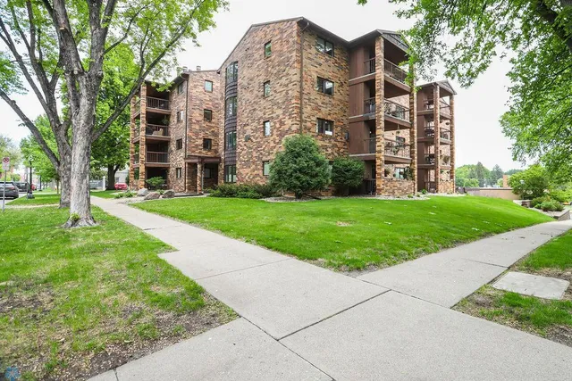 $330,000 | 220 8th Street South, Unit B2, Fargo, ND 58103
