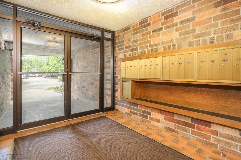 220 8th Street South, Unit B2 Fargo, ND 58103 - Photo 4 of 31