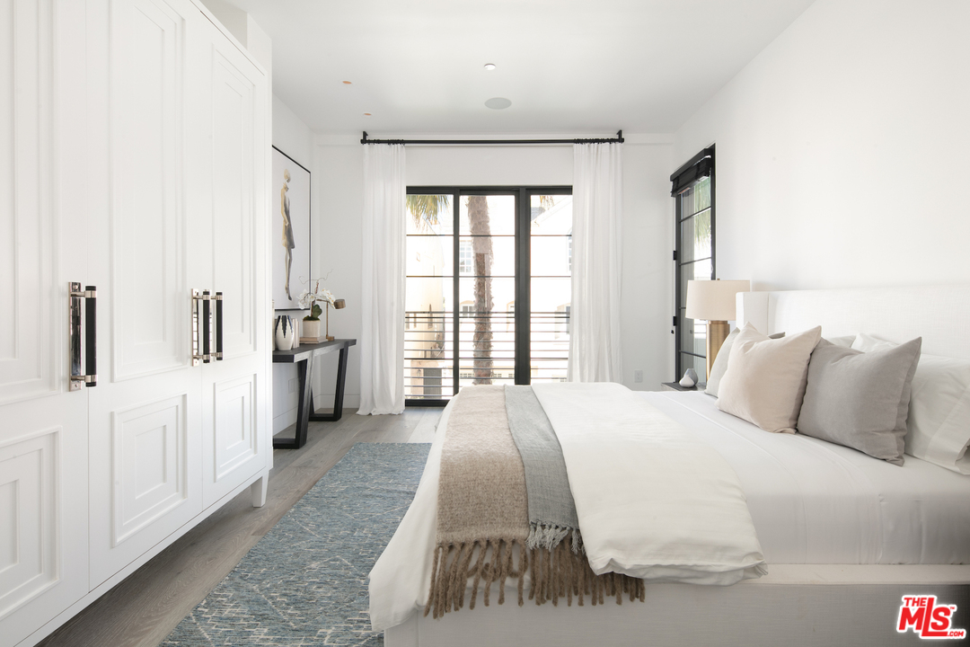 130 Roma Court Marina del Rey, CA 90292 - Photo 14 of 27 a bedroom with a large bed and a large window