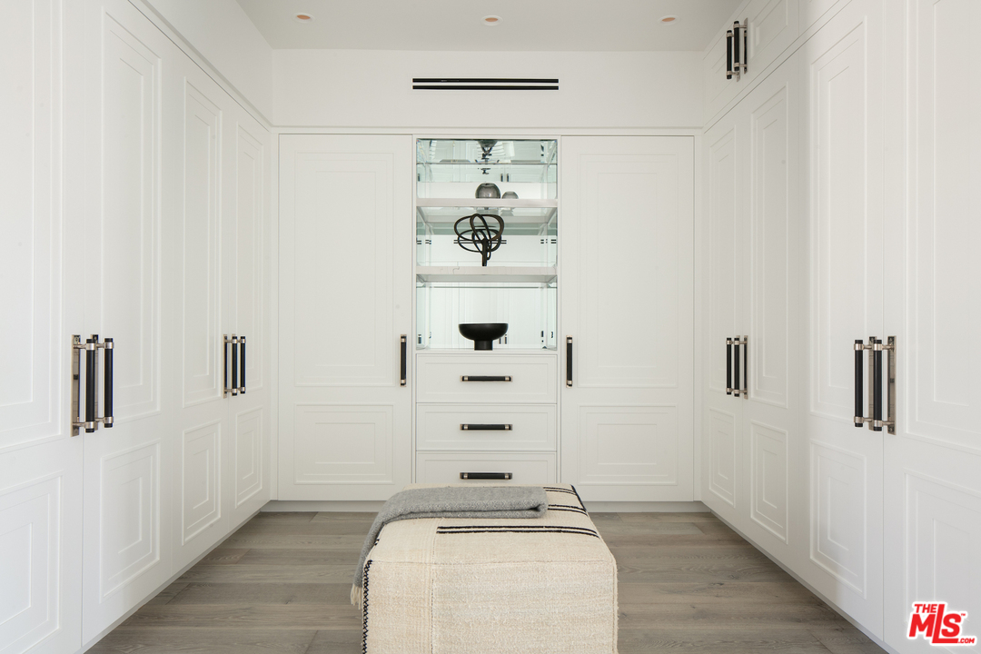 130 Roma Court Marina del Rey, CA 90292 - Photo 22 of 27 a view of a walk in closet