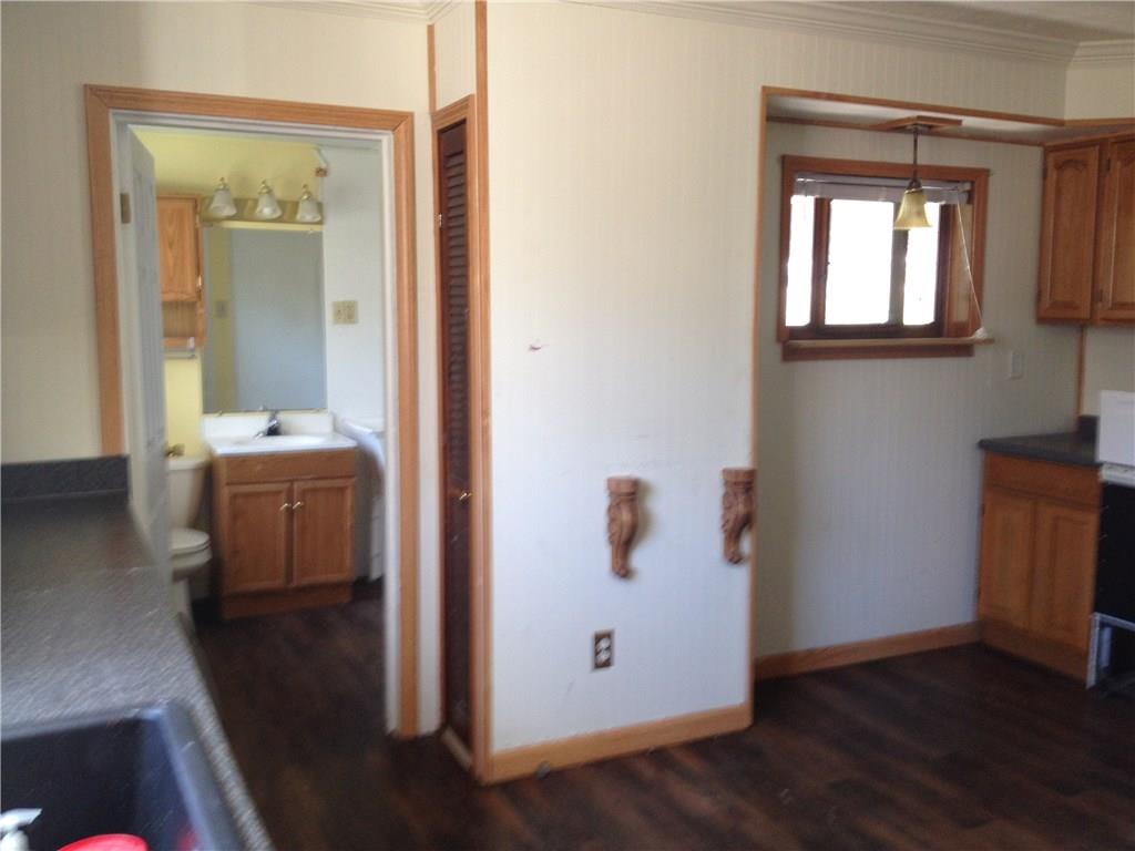 868 Spruce Street East Rochester, PA 15074 - Photo 11 of 15