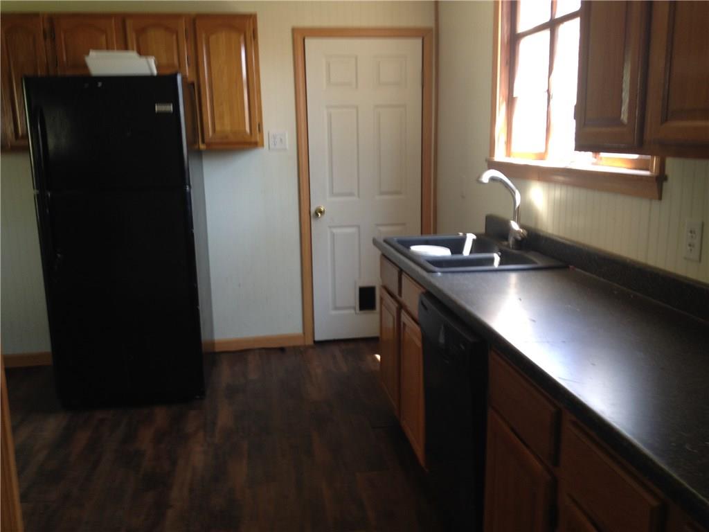 868 Spruce Street East Rochester, PA 15074 - Photo 3 of 15