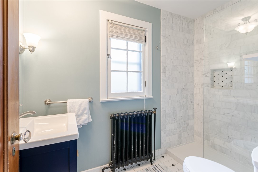 394 Rockingham Street Rochester, NY 14620 - Photo 22 of 32 2nd floor full bath