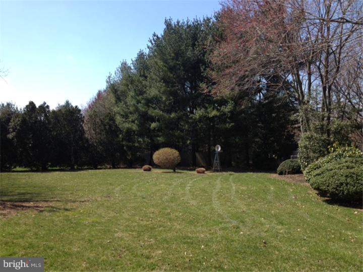 588 Sentinel Road Moorestown, NJ 08057 - Photo 25 of 25 Side Yard