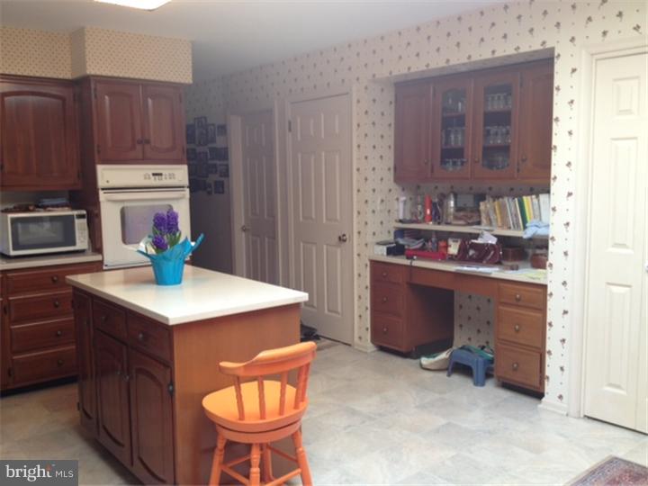 588 Sentinel Road Moorestown, NJ 08057 - Photo 8 of 25 Kitchen