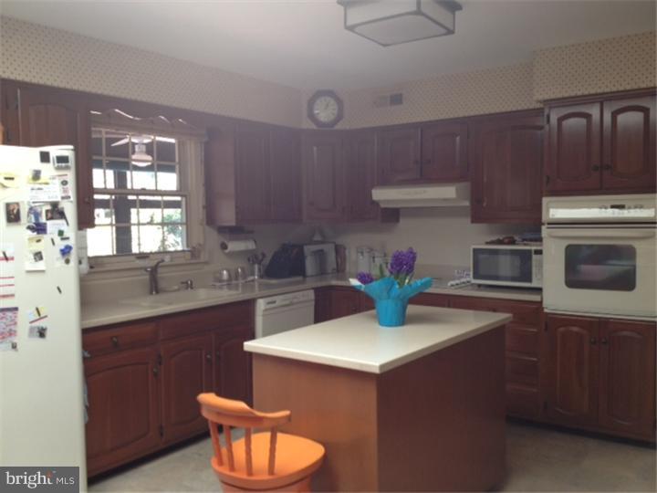 588 Sentinel Road Moorestown, NJ 08057 - Photo 9 of 25 Kitchen