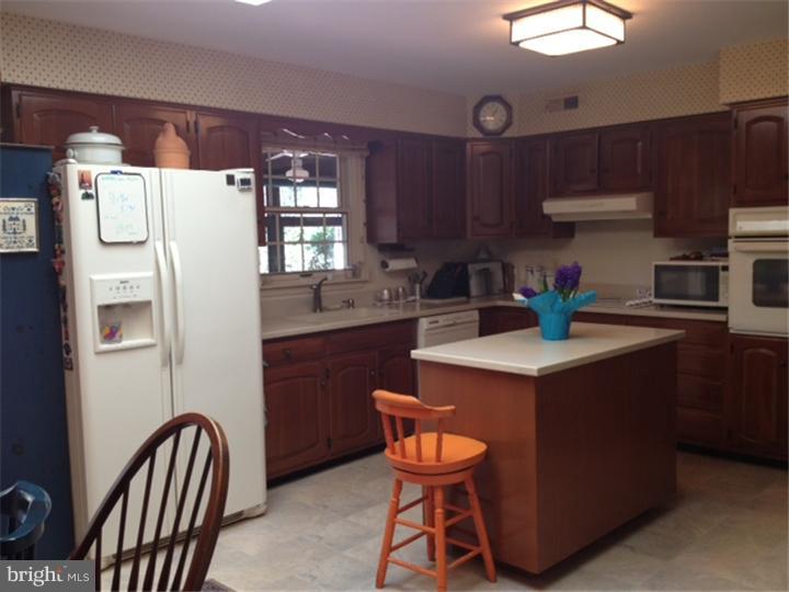 588 Sentinel Road Moorestown, NJ 08057 - Photo 10 of 25 Kitchen