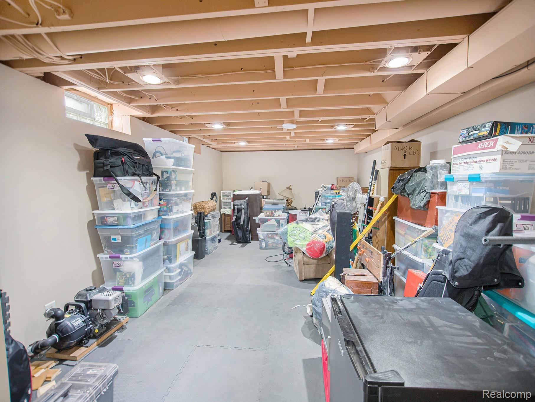751 Edgewood Drive Rochester, MI 48306 - Photo 27 of 54 751 Edgewood Dr_41.jpg