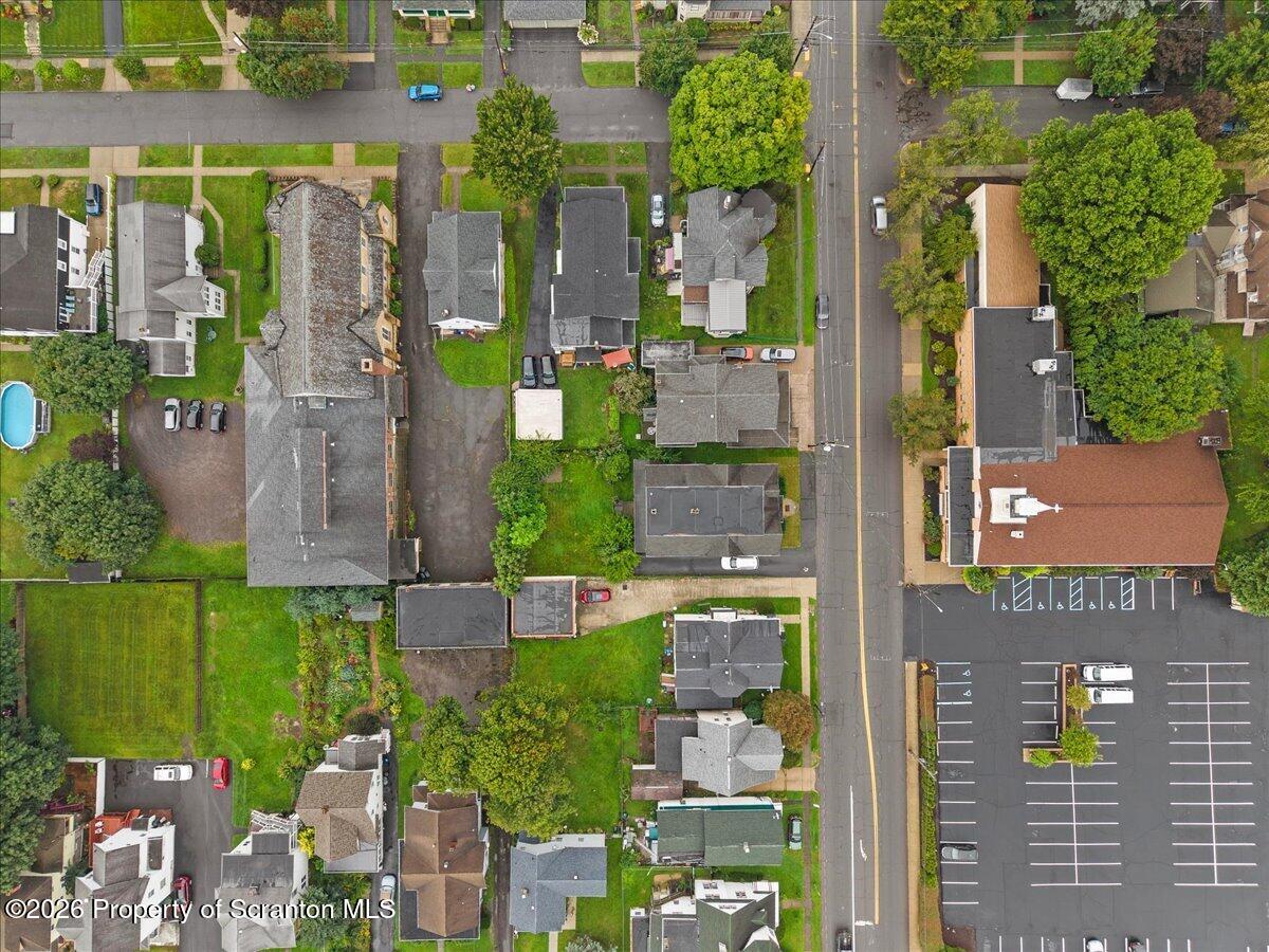 816 Green Ridge Street Scranton, PA 18509 - Photo 9 of 61 49-DJI_20260901103646_0261_D