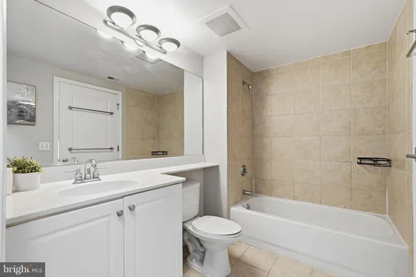 $385,000 | 851 North Glebe Road, Unit 1812, Arlington, VA 22203