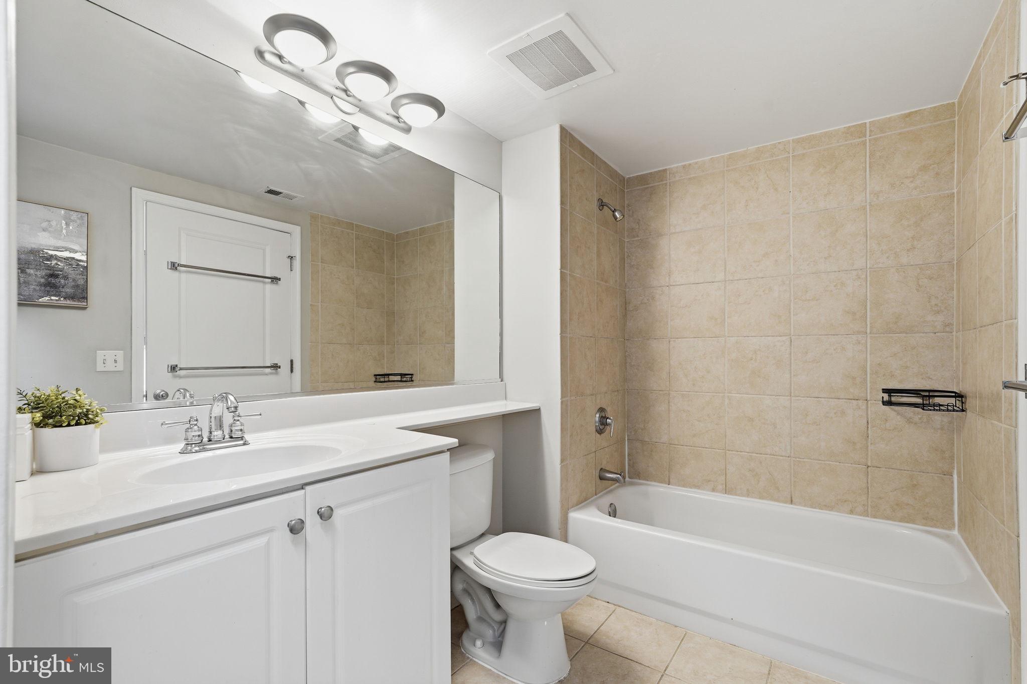 851 North Glebe Road, Unit 1812 Arlington, VA 22203 - Photo 16 of 39