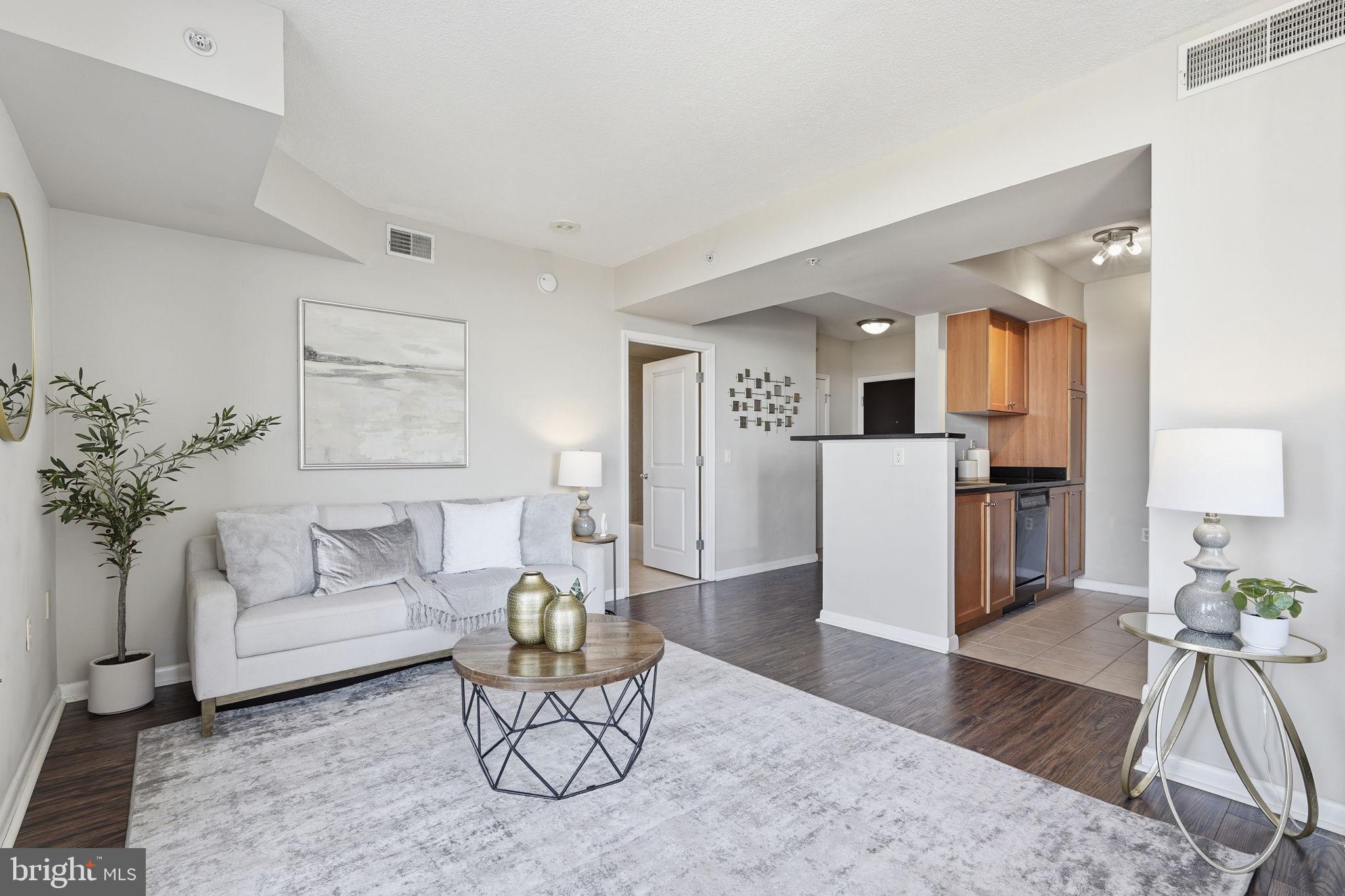 851 North Glebe Road, Unit 1812 Arlington, VA 22203 - Photo 5 of 39