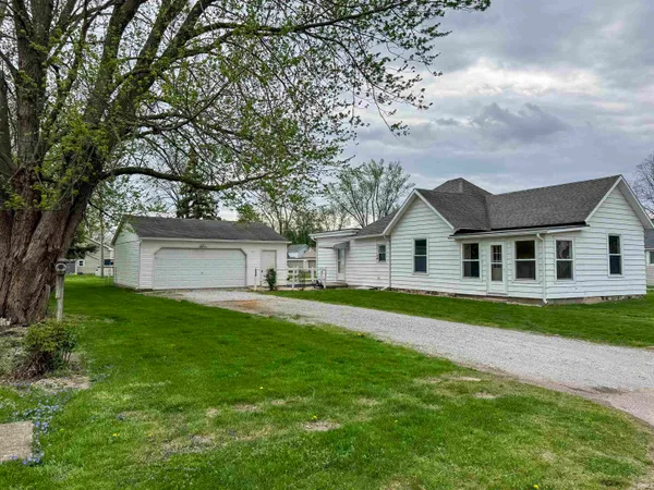$199,900 | 205 West Main Street, Chalmers, IN 47929