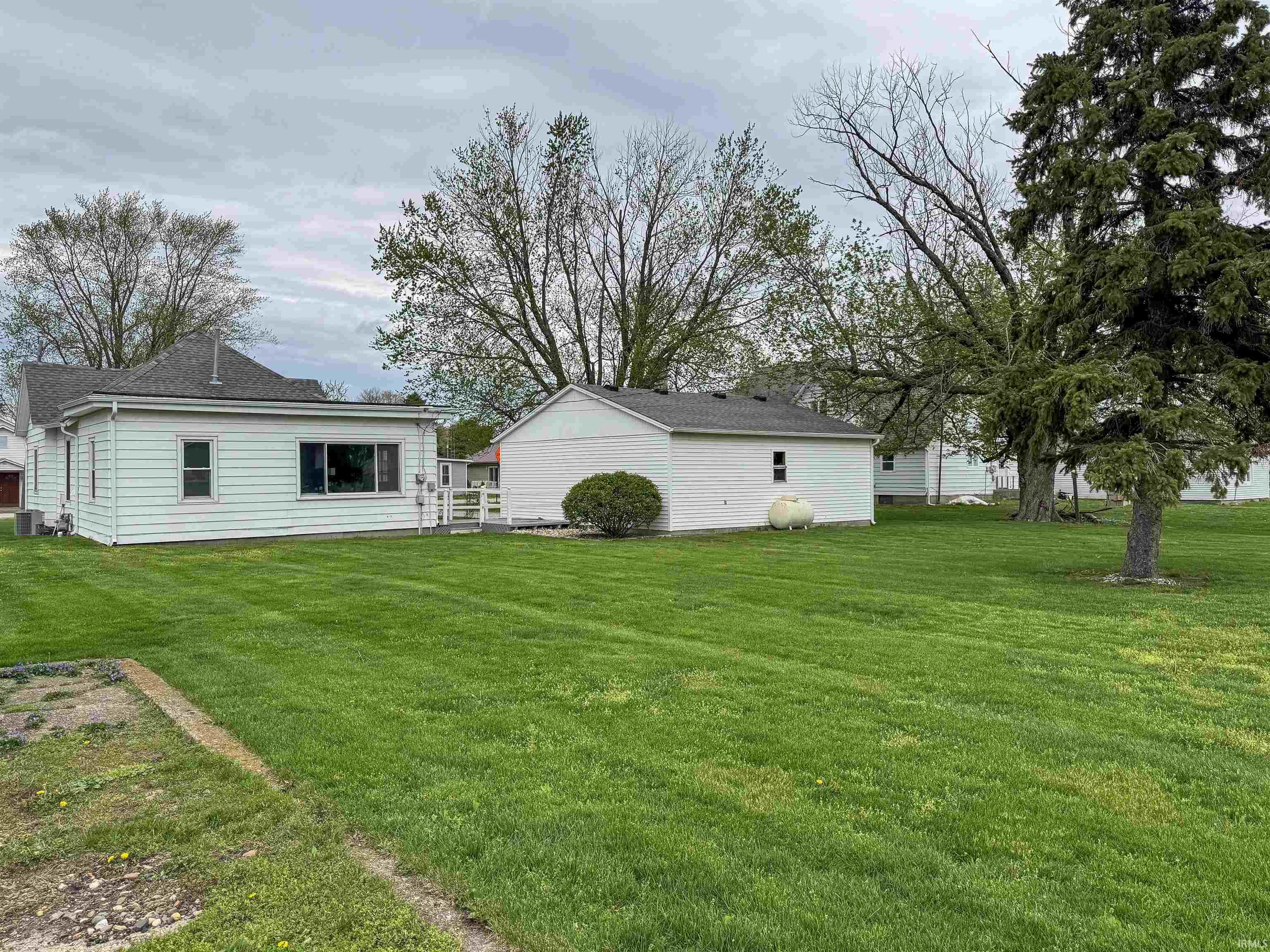 205 West Main Street Chalmers, IN 47929 - Photo 2 of 32