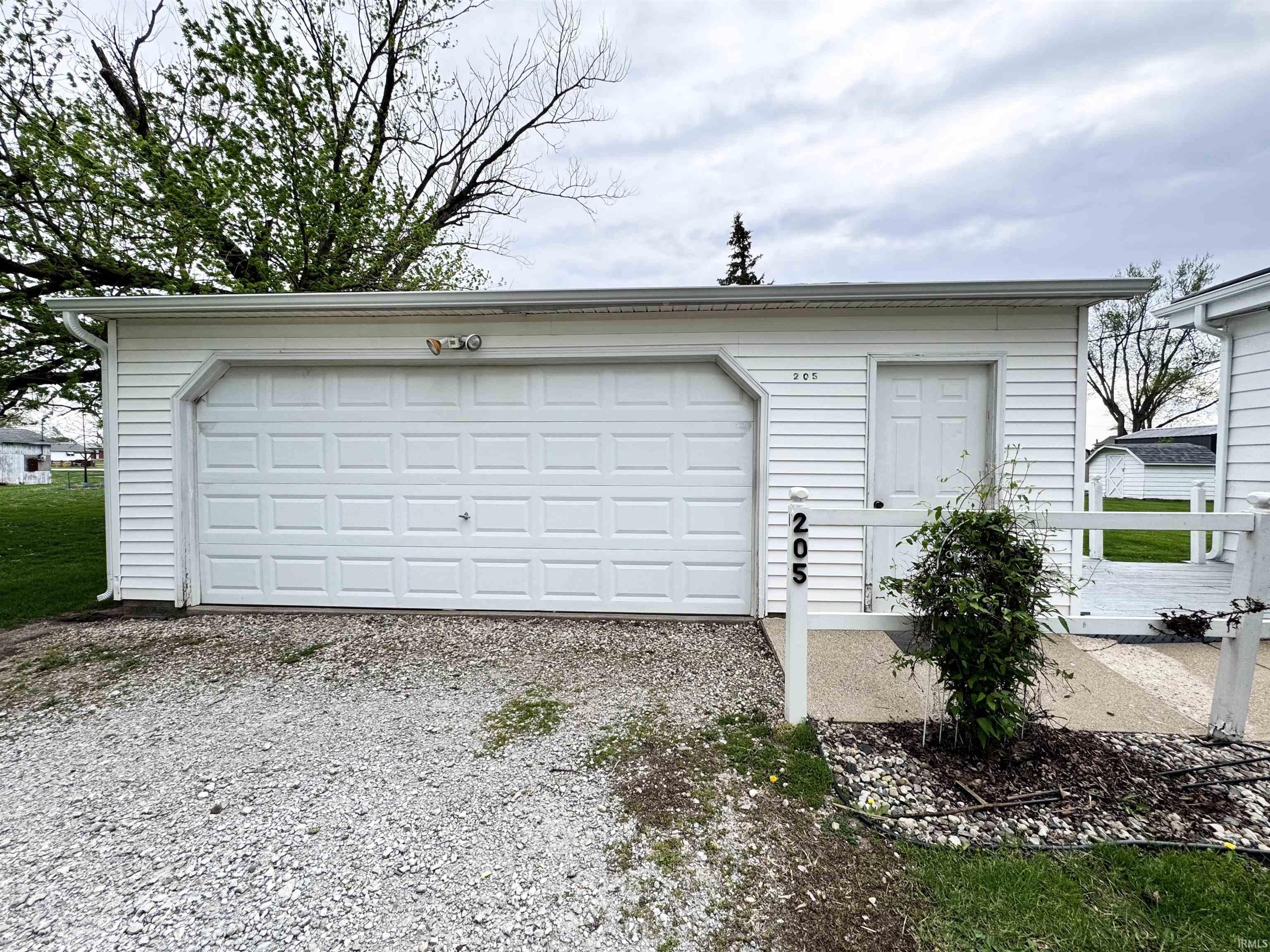 205 West Main Street Chalmers, IN 47929 - Photo 5 of 32