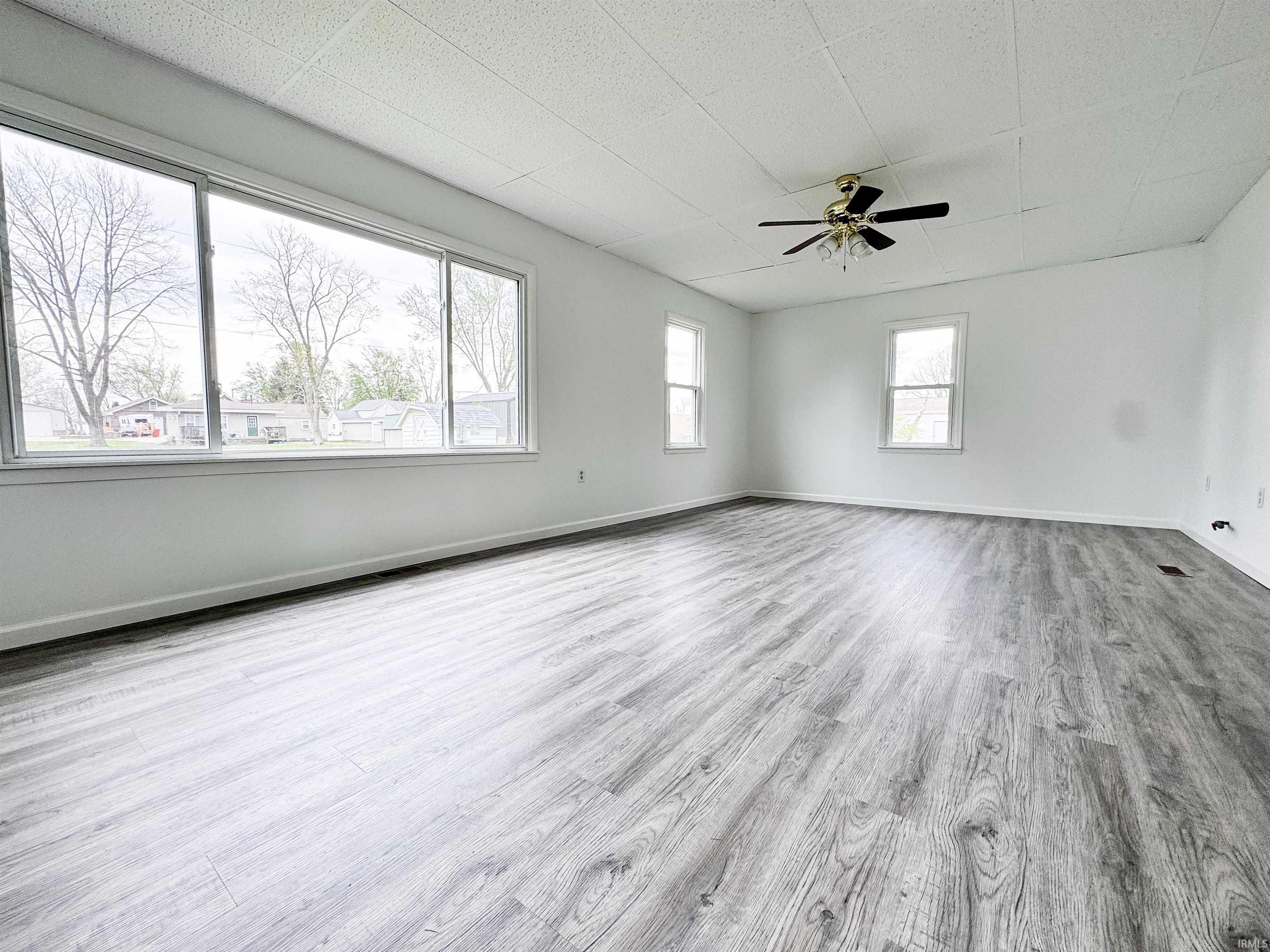 205 West Main Street Chalmers, IN 47929 - Photo 6 of 32