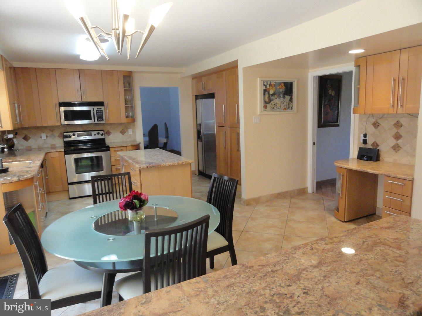 85 Snowflake Road Huntingdon Valley, PA 19006 - Photo 4 of 24 Gallery Image 4