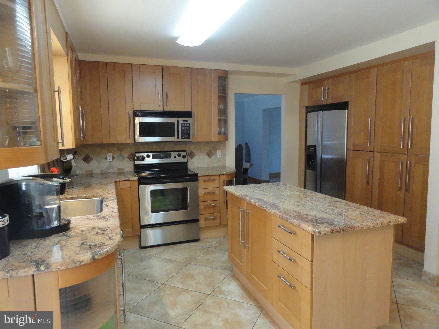 85 Snowflake Road Huntingdon Valley, PA 19006 - Photo 5 of 24 Gallery Image 5