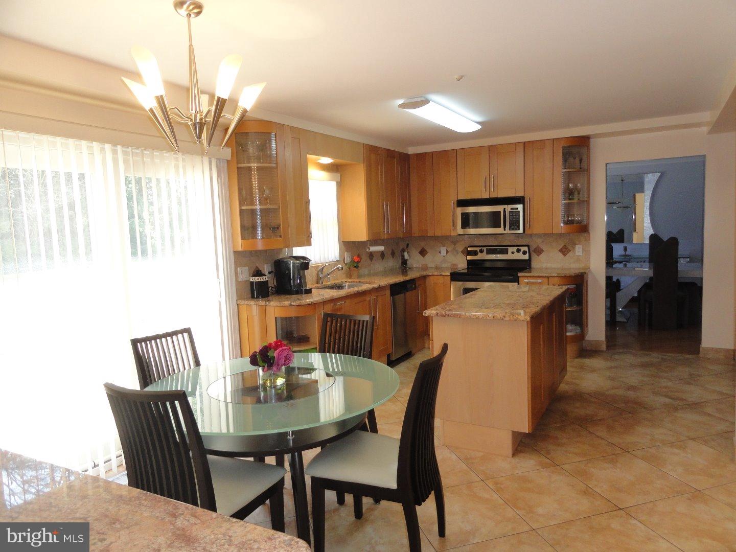 85 Snowflake Road Huntingdon Valley, PA 19006 - Photo 6 of 24 Gallery Image 6