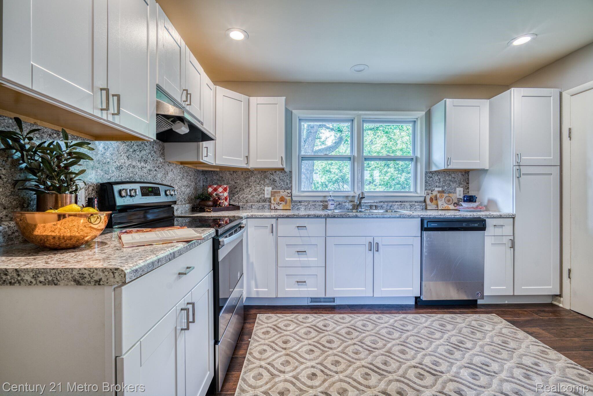 5012 Torrey Road Flint, MI 48507 - Photo 13 of 28 JxUUn-8H.jpeg