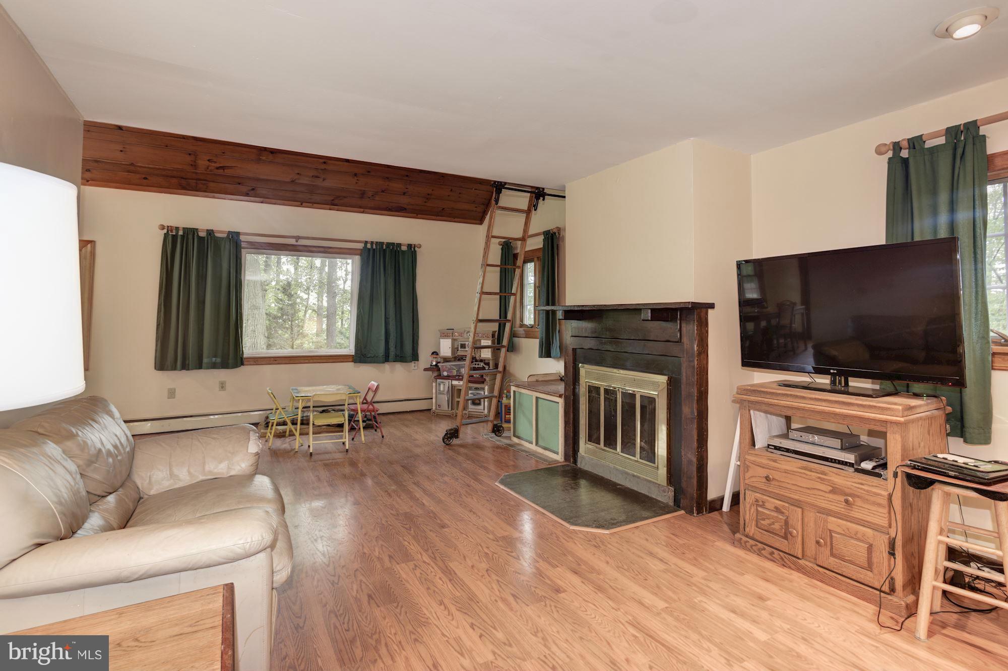 2275 Hughes Shop Road Westminster, MD 21158 - Photo 6 of 24 Family Room