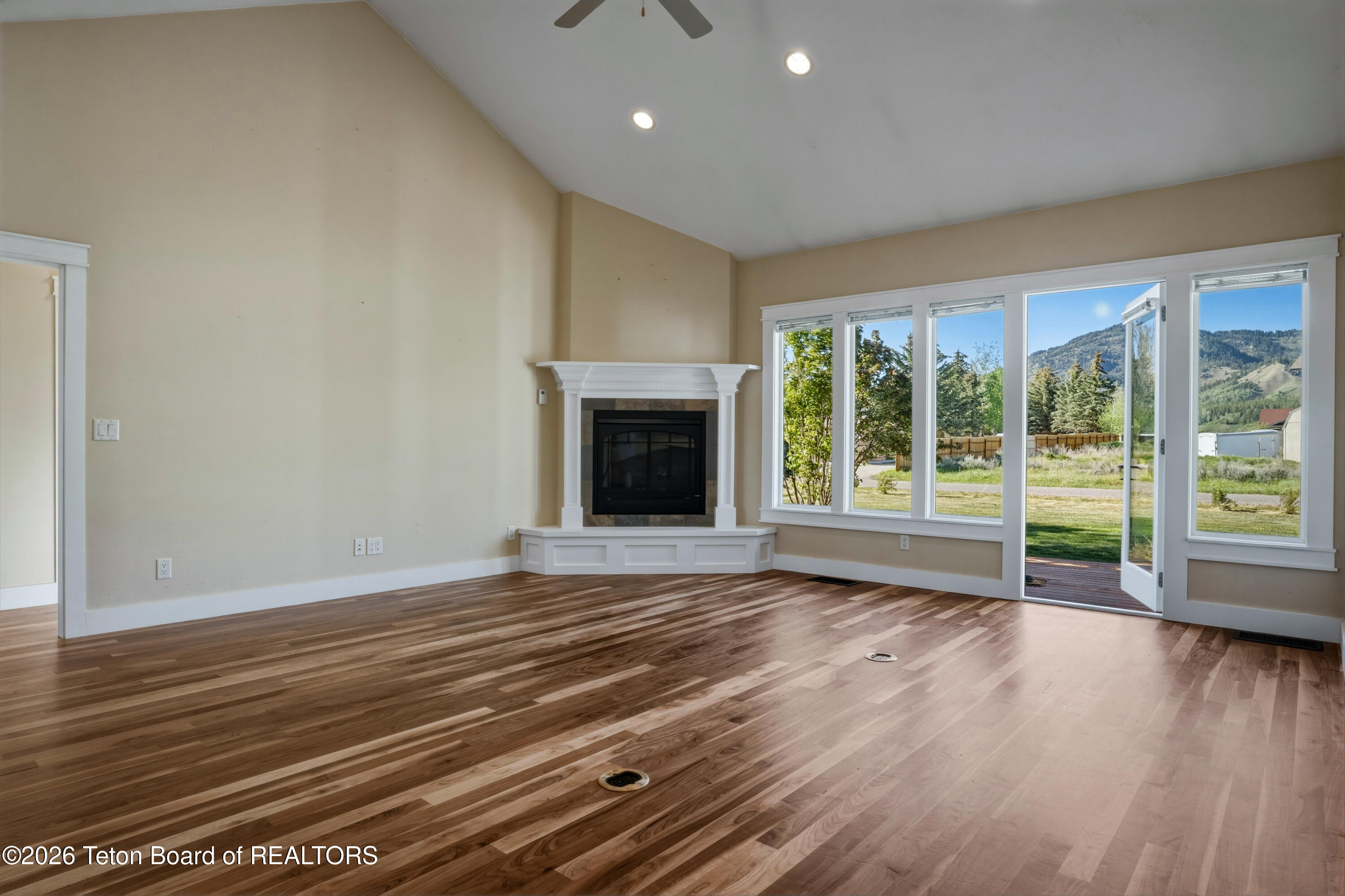 216 Columbine Street Alpine, WY 83128 - Photo 13 of 49 216 Columbine St-11