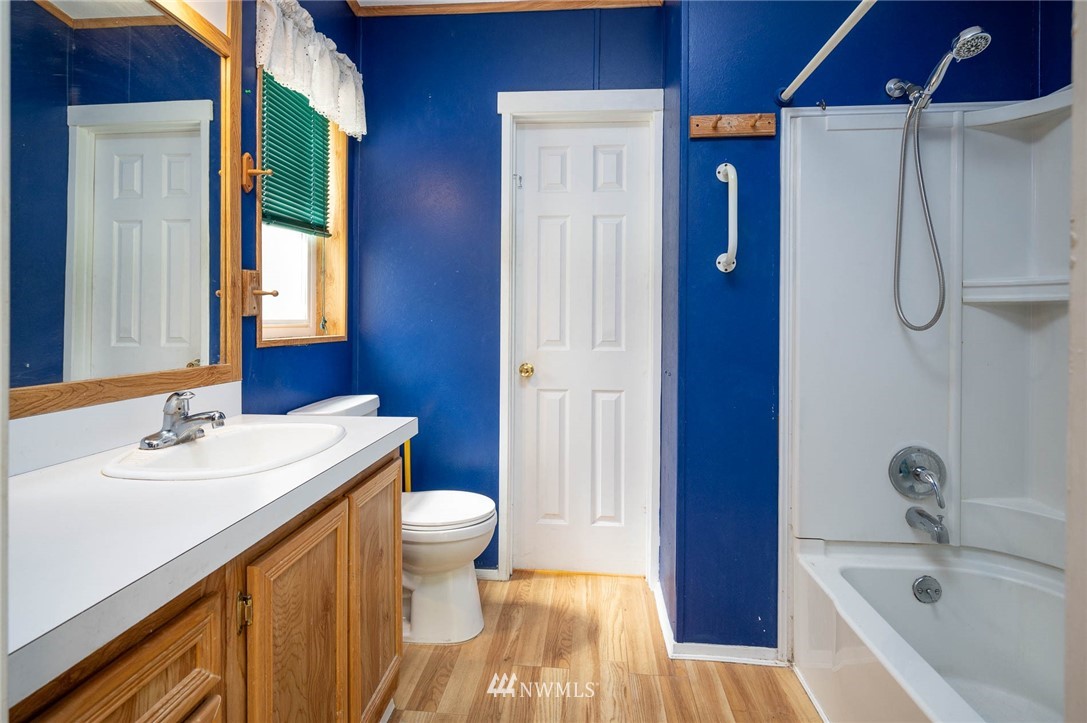 11922 Southwest Cove Road Vashon, WA 98070 - Photo 14 of 28 Gallery Image 14