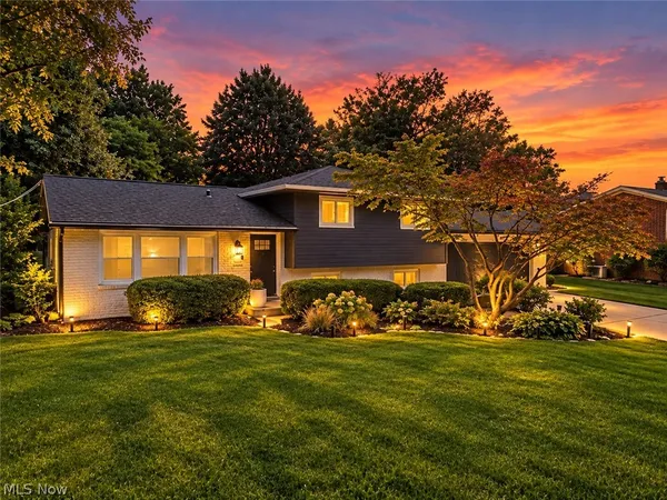 $319,900 | 7474 Woodcrest Avenue Northeast, Canton, OH 44721