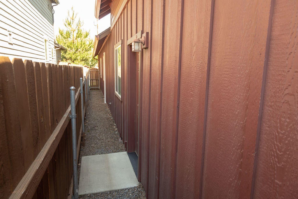 20249 Hufflepuff Court Bend, OR 97702 - Photo 19 of 19 MicahFrazierMarshExt-25