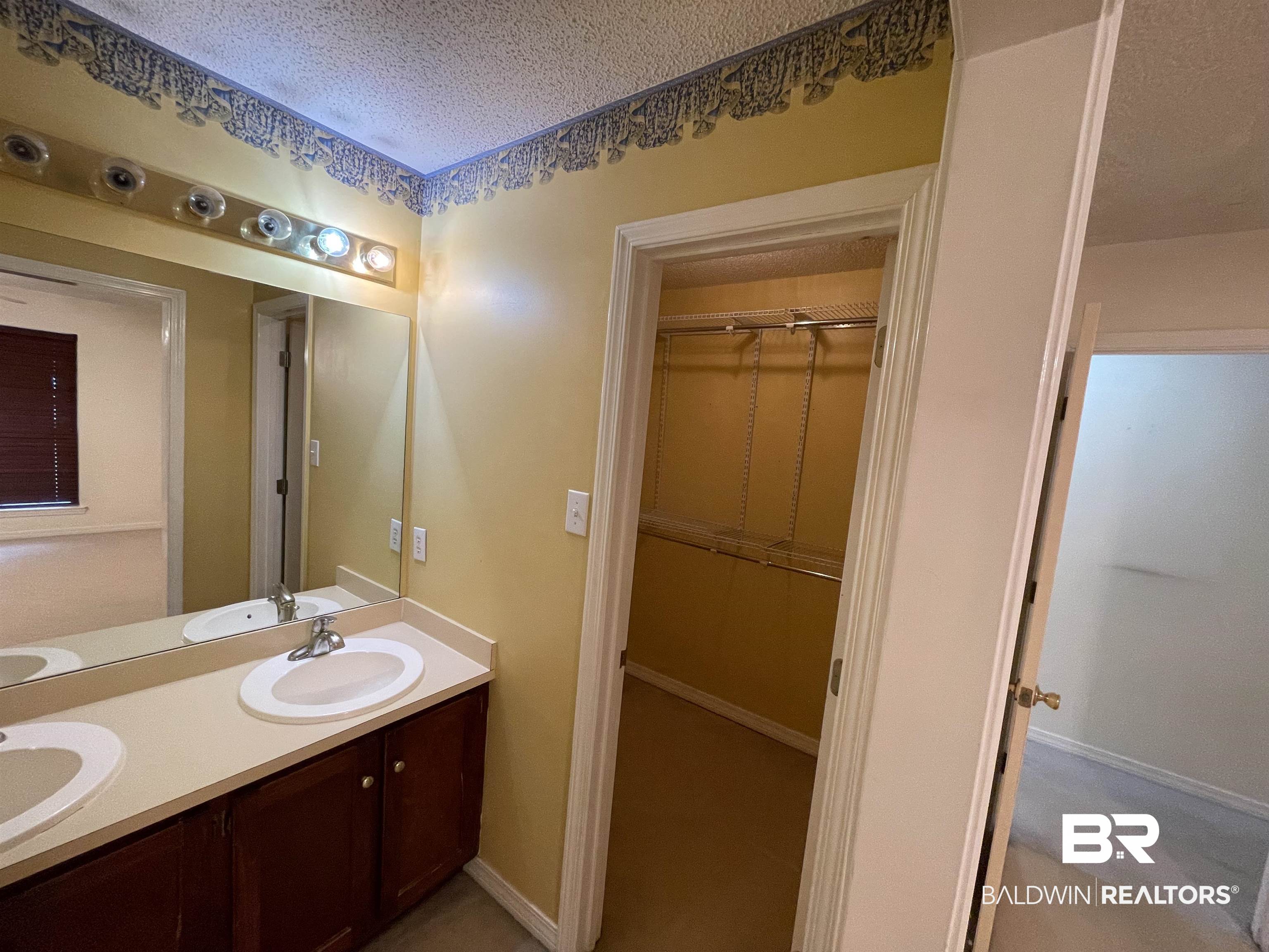 185 Richmond Road Daphne, AL 36526 - Photo 12 of 37 Master Bath