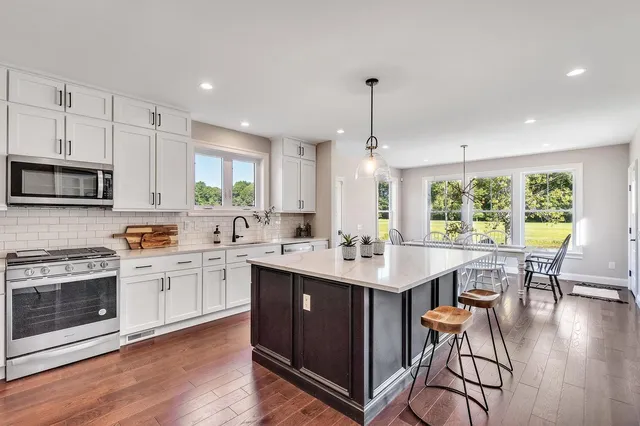 $589,900 | 5210 Grande View Lane, Jackson, MI 49201