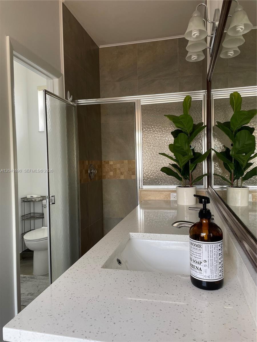 805 Falling Water Road Weston, FL 33326 - Photo 17 of 30