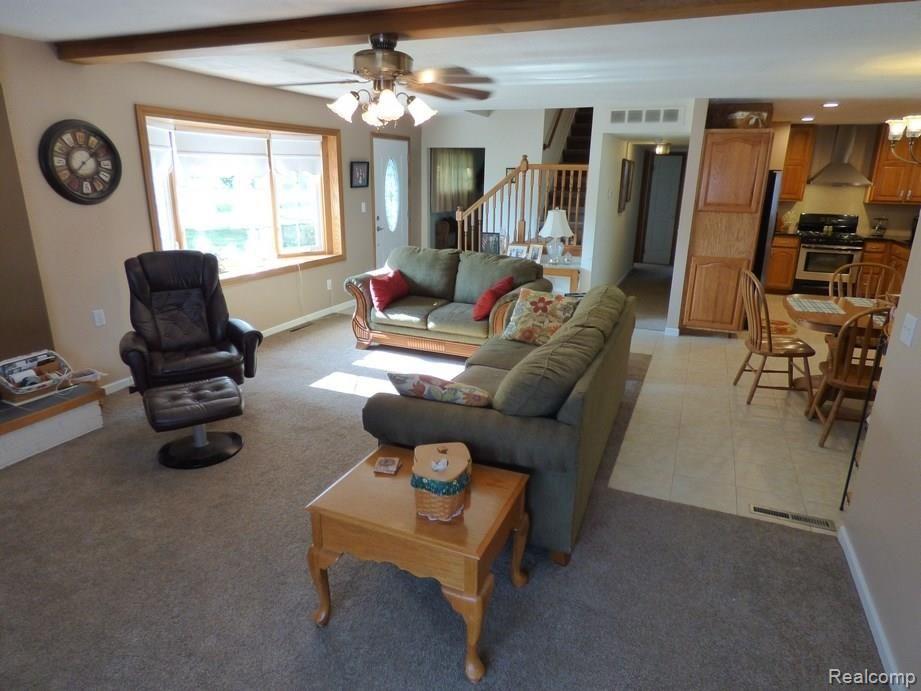 14641 Elwell Road Belleville, MI 48111 - Photo 9 of 36 P1110621.jpg