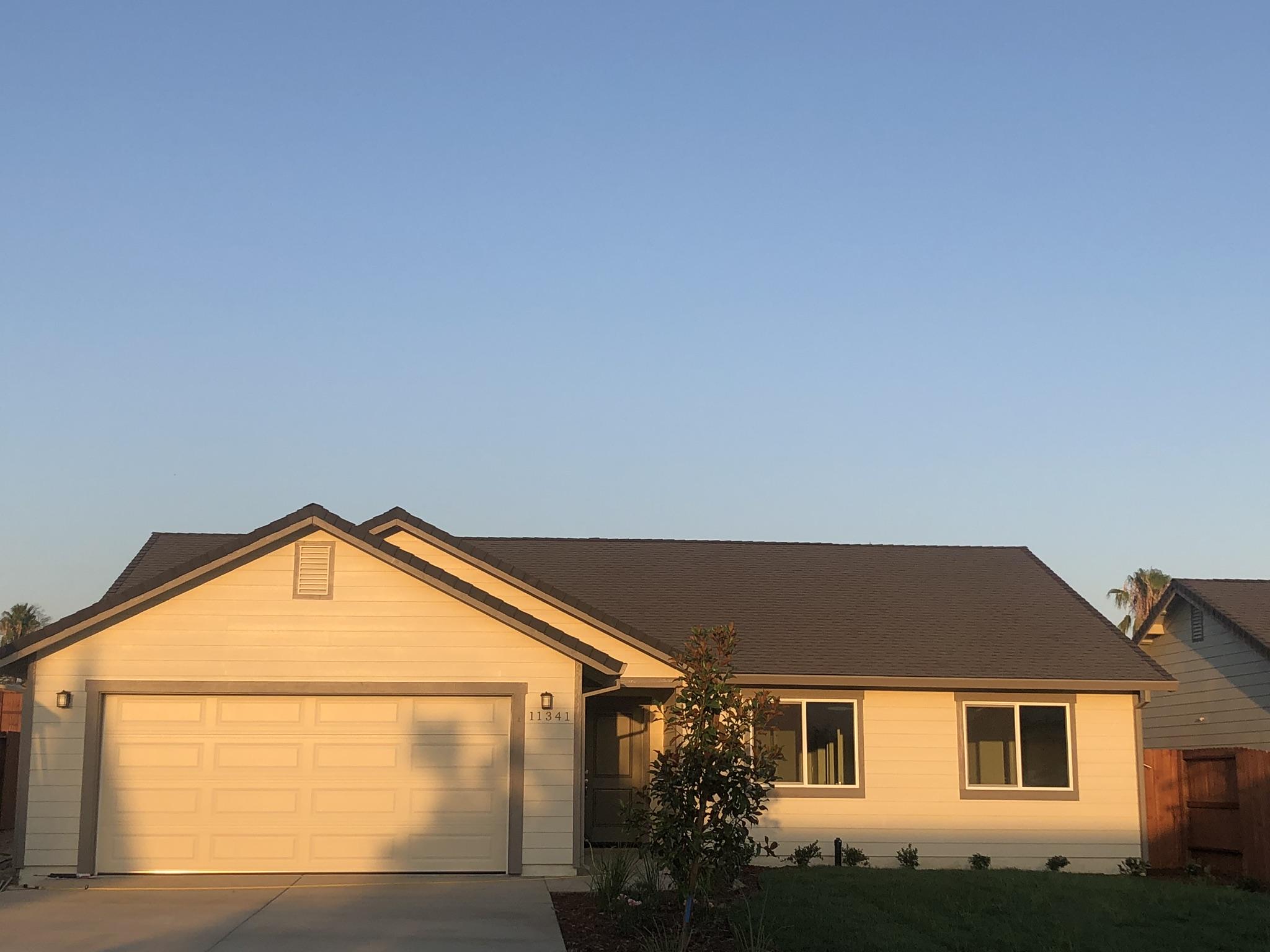11341 Puffin Way Redding, CA 96003 - Photo 3 of 25 a backyard of a house with lots of trees and plants