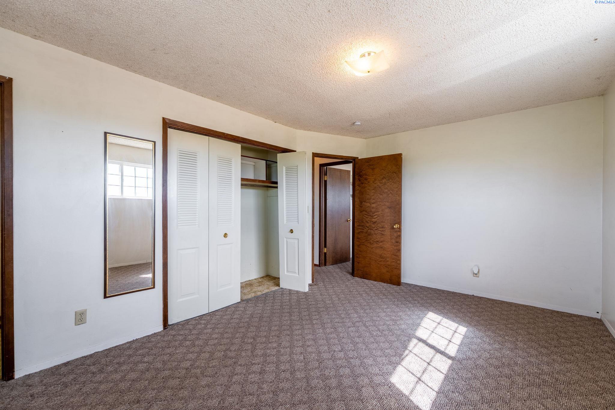 179301 West Hanks Road Grandview, WA 98930 - Photo 13 of 23 Gallery Image 13