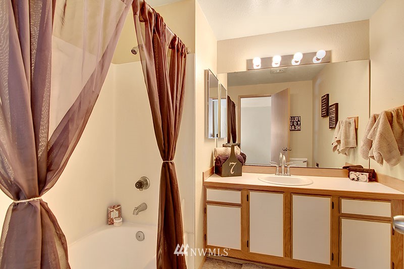 4231 Northeast 5th Street, Unit A202 Renton, WA 98059 - Photo 9 of 12 Gallery Image 9