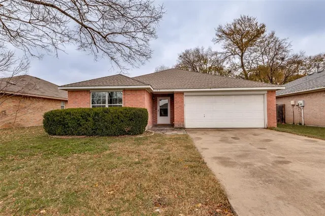 $280,000 | 105 Camden Court, Irving, TX 75061