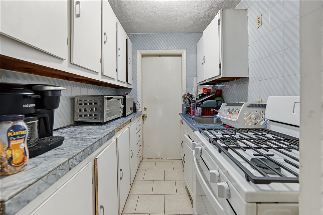 115 Woodward Road Providence, RI 02904 - Photo 17 of 29 Gallery Image 17