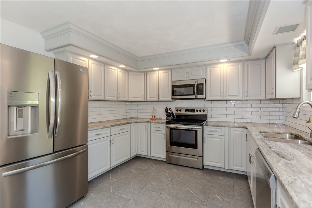 4 Clark Road Smithfield, RI 02917 - Photo 14 of 50