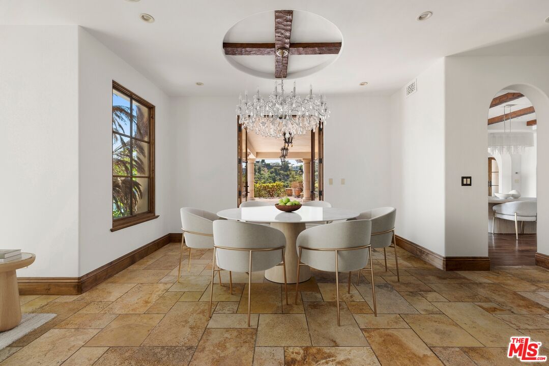 1111 Stradella Road Los Angeles, CA 90077 - Photo 11 of 37