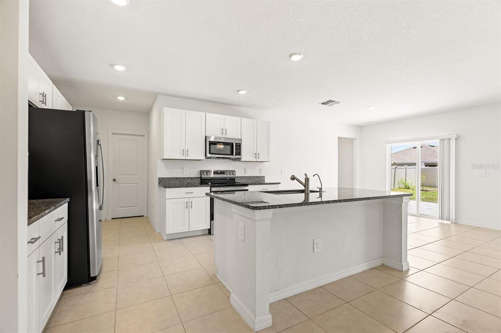 2881 Silver Scallop Loop Wimauma, FL 33598 - Photo 12 of 40