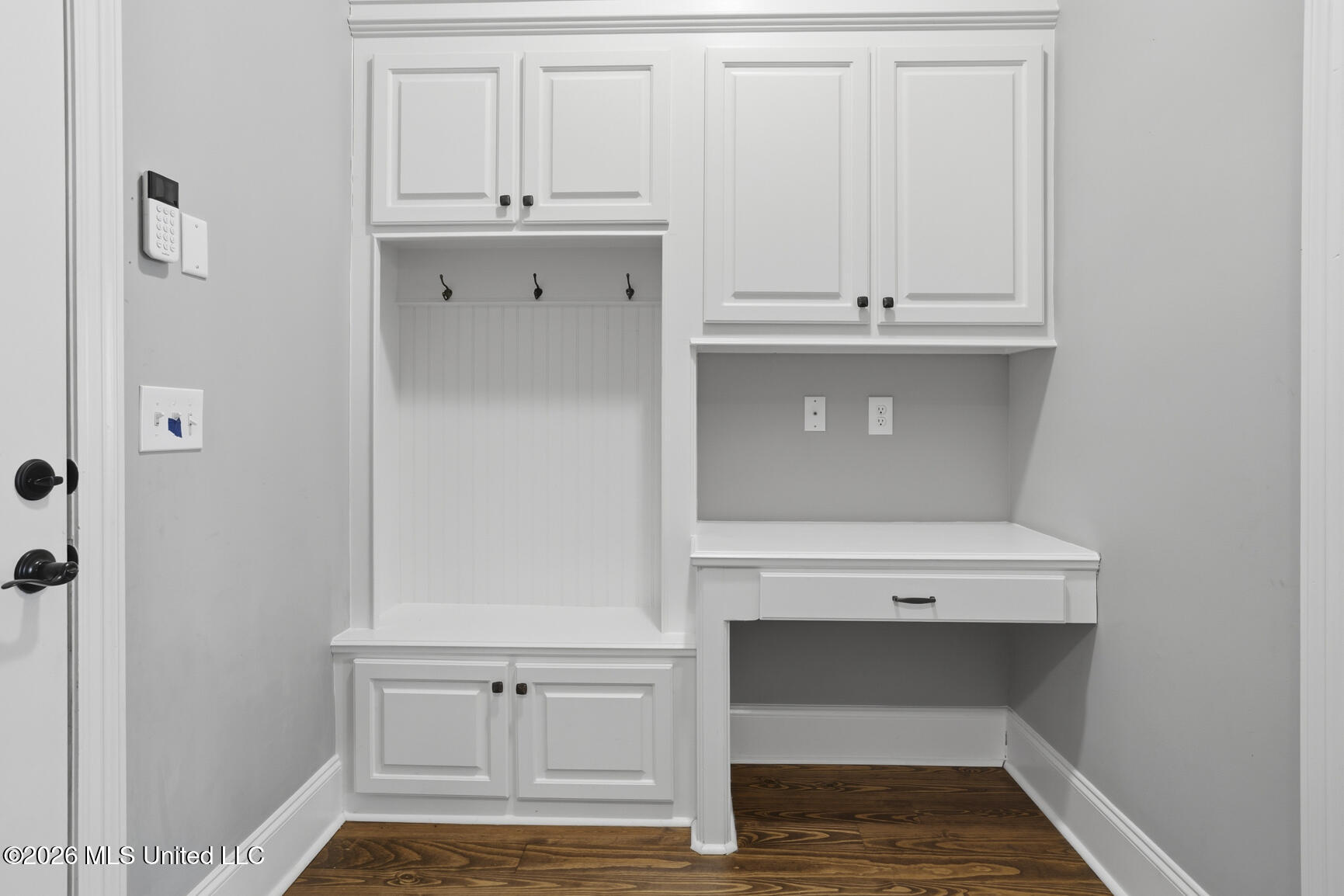 107 Speers Valley Road Brandon, MS 39042 - Photo 27 of 33 Drop Off Zone and Desk