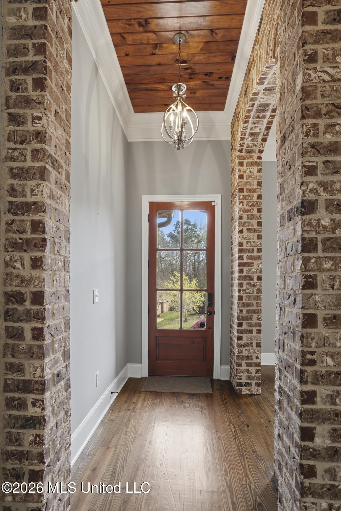107 Speers Valley Road Brandon, MS 39042 - Photo 3 of 33 Foyer Entrance w Exposed Brick Archways